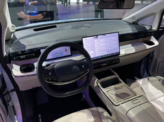 2026北京车展：广汽传祺向往E8 PHEV亮相