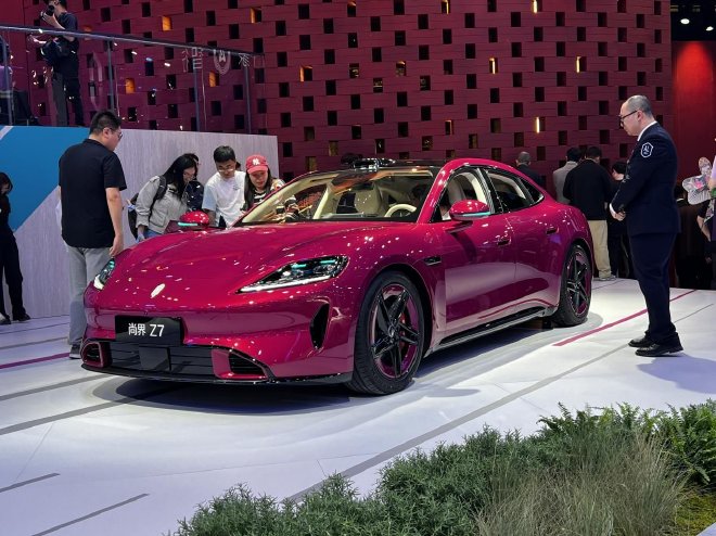 五界同台亮 焕新登场 鸿蒙智行王牌阵容亮相北京车展