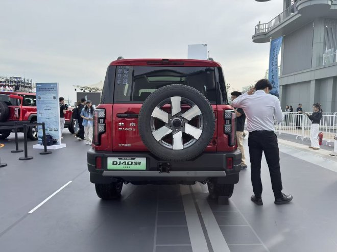 北京越野BJ40增程长续航版上市 官方指导价17.98-20.98万元