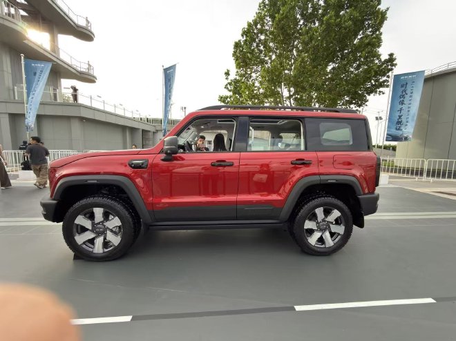 北京越野BJ40增程长续航版上市 官方指导价17.98-20.98万元