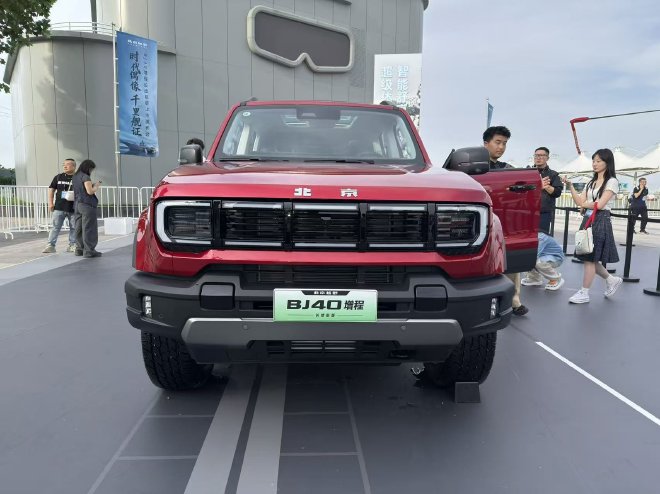 北京越野BJ40增程长续航版上市 官方指导价17.98-20.98万元