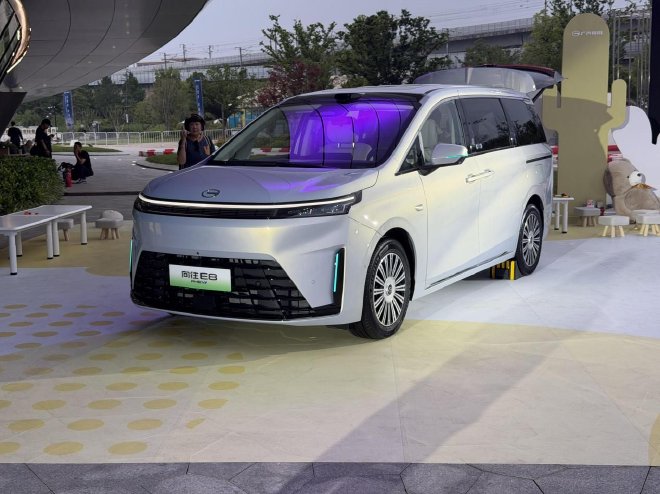 广汽传祺向往E8 PHEV/M8 PHEV L正式上市 定价16.84万元起