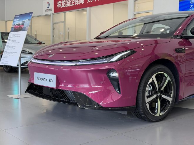 国民家轿越级品质 极狐贝塔S3静态体验