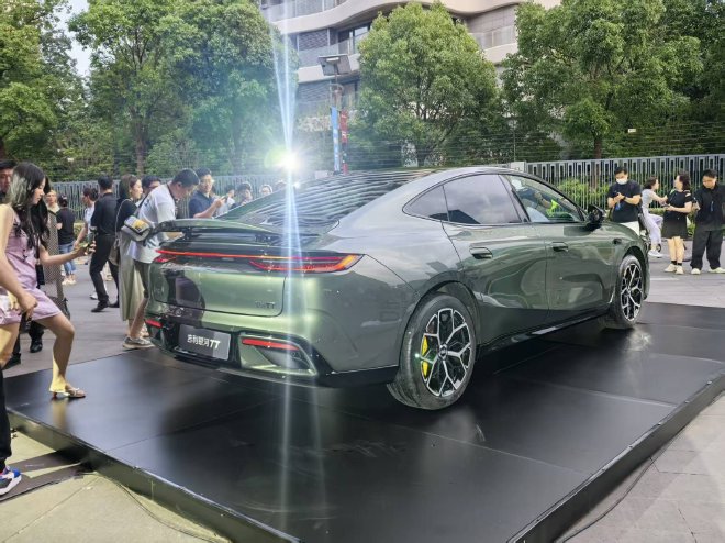 定位C级运动纯电轿车 吉利银河TT正式亮相