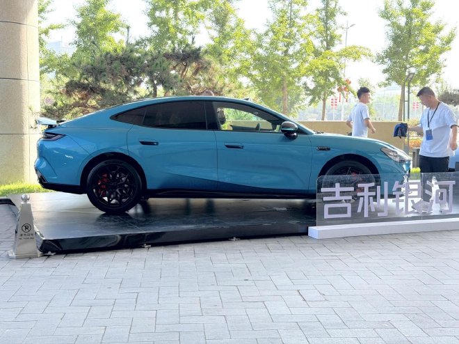 性能升级 吉利银河TT Ultra全球竞速版亮相