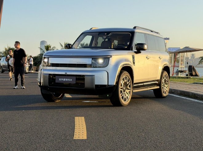 北汽星钽5X预售13.99万起 华为乾崑高阶智驾上车