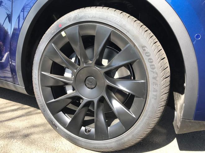 特斯拉Model Y量产版装配工艺到底怎么样？有图有真相