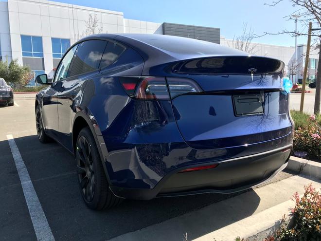 特斯拉Model Y量产版装配工艺到底怎么样？有图有真相