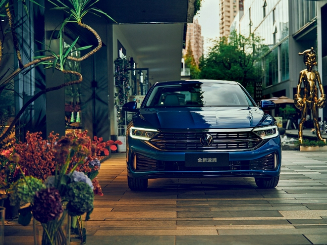 全新速腾采用全新星辉进气格栅，犹如星辰光辉般闪耀