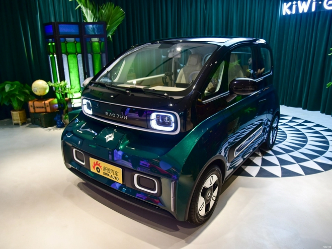 售价8.98万元 KiWi EV“时髦金”内饰高定版上市