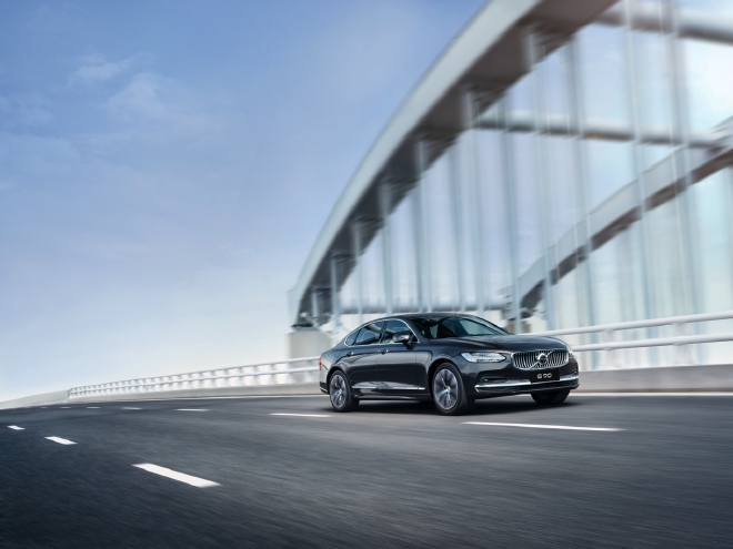 沃尔沃汽车XC60 T8、S90 T8插电式混合动力长续航版上市