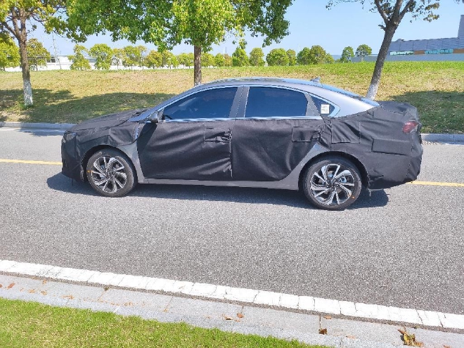 更加突出年轻化 新起亚K3谍照曝光