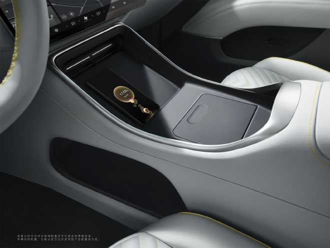 双10.25+15.6寸屏幕 阿维塔11内饰官图公布