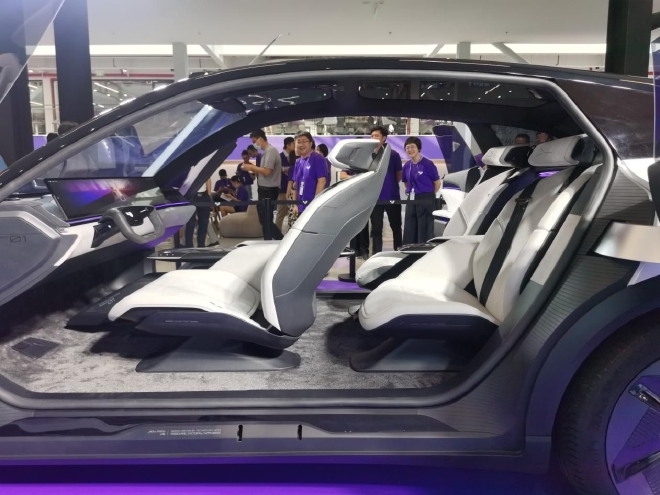 首款量产车型10月发布：集度首届汽车机器人生态伙伴大会见闻