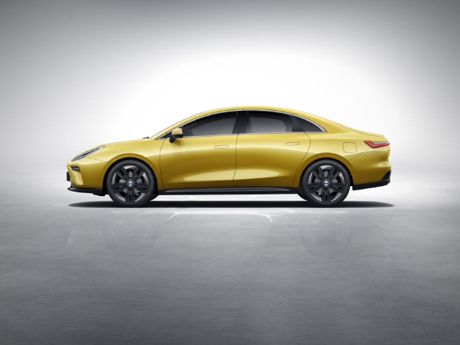 2022成都车展：合创A06亮相并公布预售价18万元