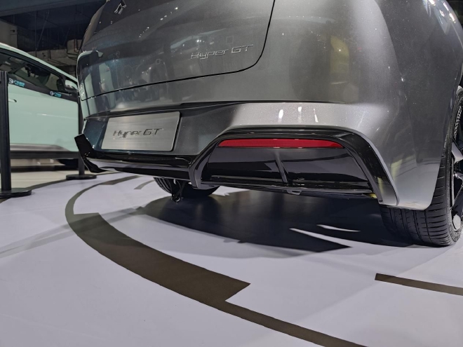参数全面颜值能打 埃安Hyper GT亮相海口车展
