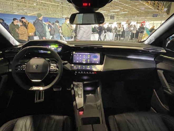 生而无界敢于创新 东风标致408X量产下线