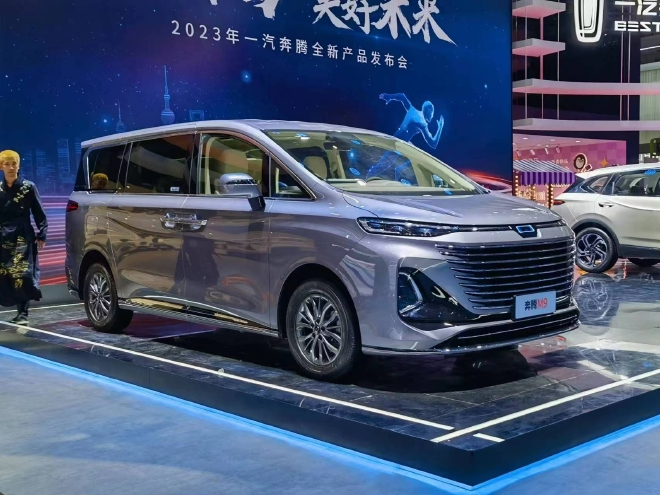 2023上海车展探馆：一汽奔腾M9实车