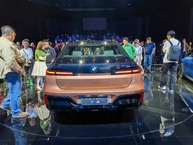 2023宝马之夜：i7 M70L与iX1等正式发布