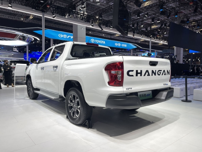 2023上海车展：长安览拓者EV正式亮相