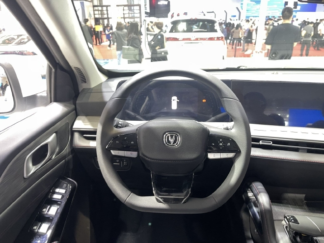 2023上海车展：长安览拓者EV正式亮相