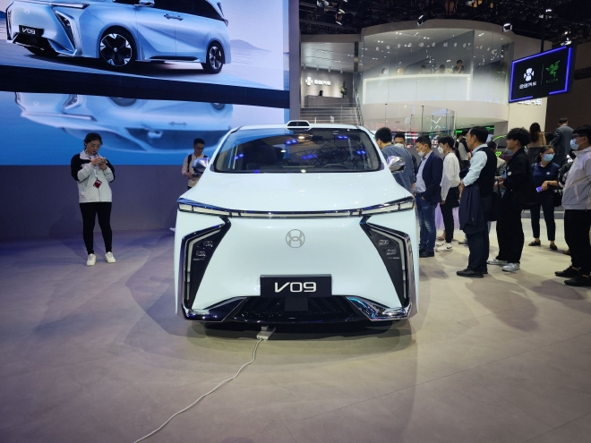 2023上海车展：合创纯电旗舰MPV车型V09亮相