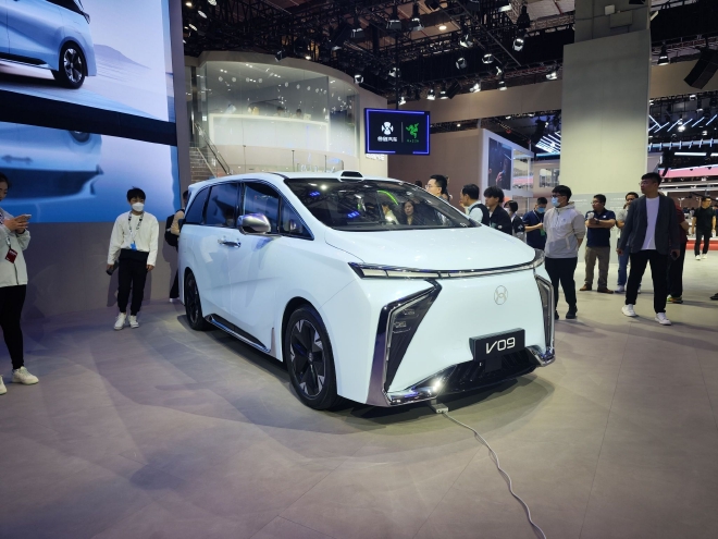 2023上海车展：合创纯电旗舰MPV车型V09亮相