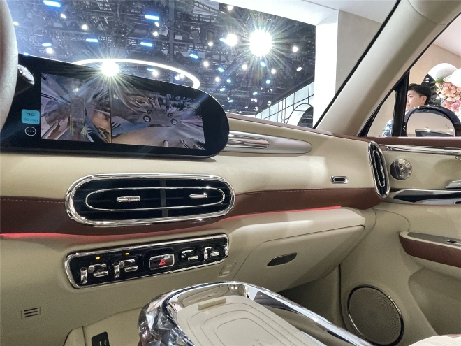 2023上海车展：2023款欧拉芭蕾猫售价14.98万起