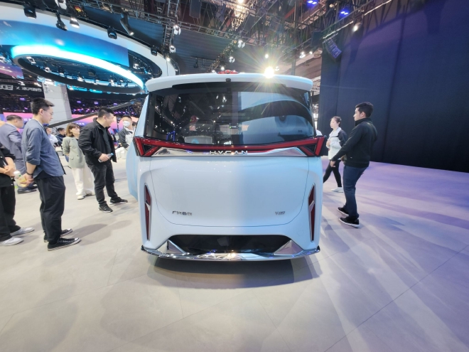 2023上海车展：合创纯电旗舰MPV车型V09亮相