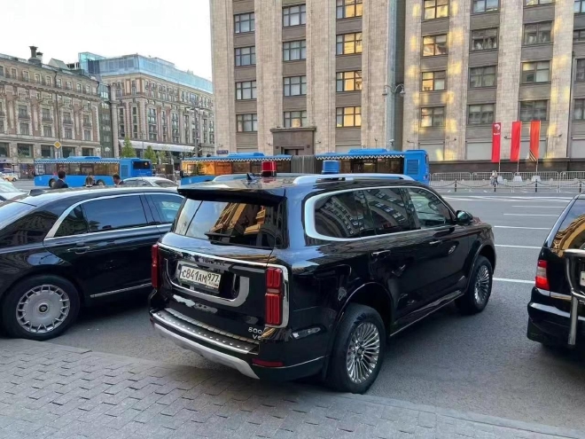 太抢镜了！ 国内外礼宾车的中国之光