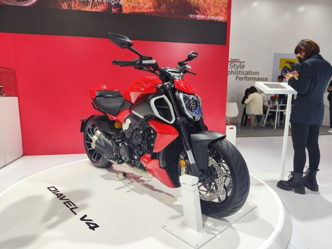 2023北京国际摩托车展：杜卡迪全新Diavel V4首秀