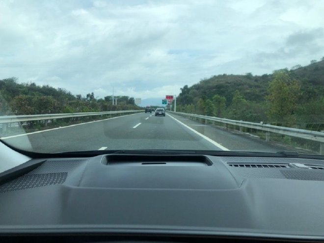 空间够大配置全 试驾别克E4纯电轿跑SUV