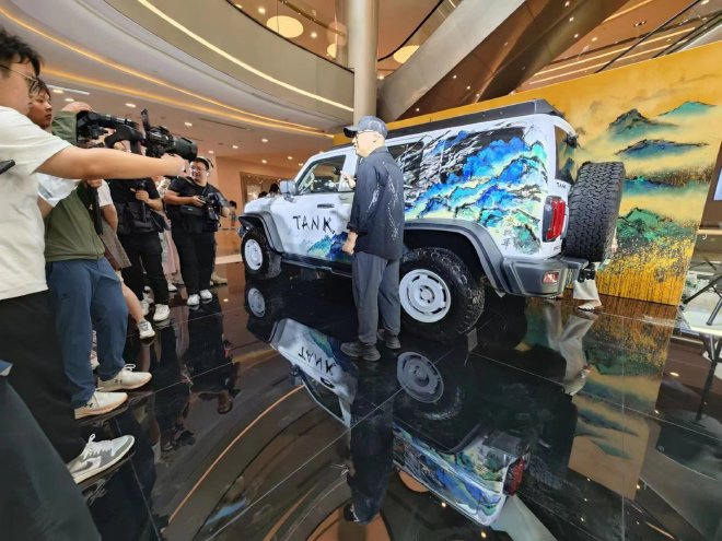贴近潮流 坦克300想用一次艺术快闪证明“城野无界”
