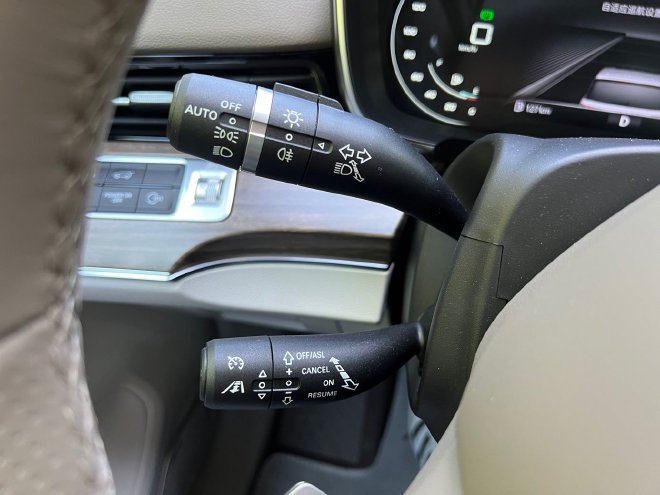 The space experience is beyond imagination. Test drive the 2023 Roewe iMAX8