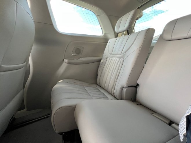 The space experience is beyond imagination. Test drive the 2023 Roewe iMAX8