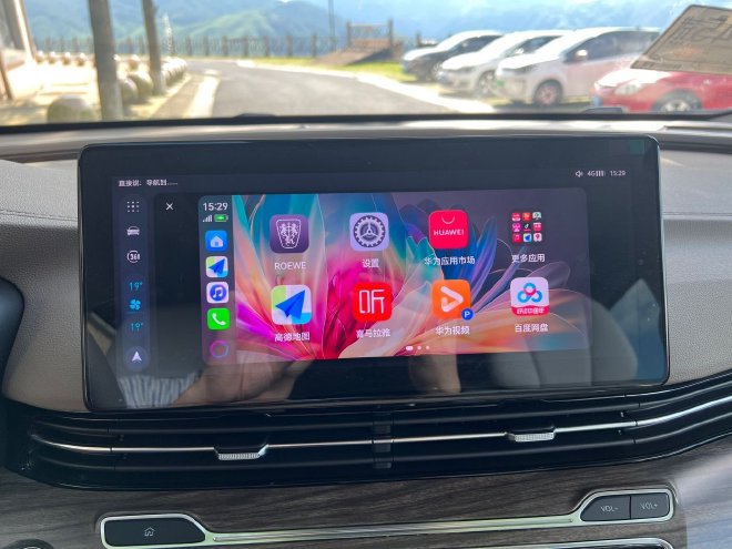 The space experience is beyond imagination. Test drive the 2023 Roewe iMAX8