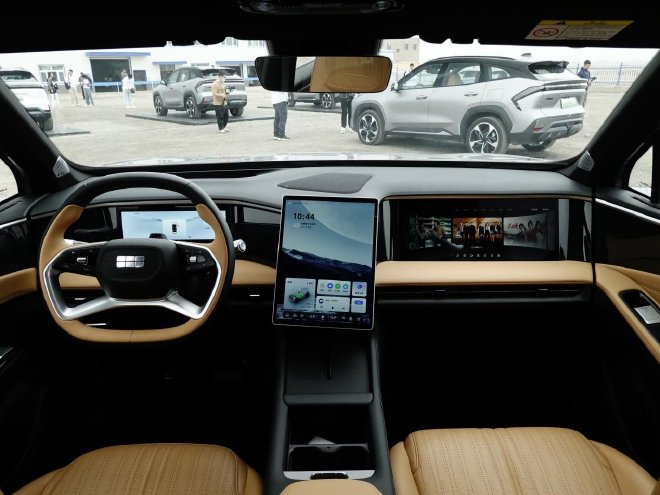 兼顾性能与节能 吉利银河L7展示新一代电混实力