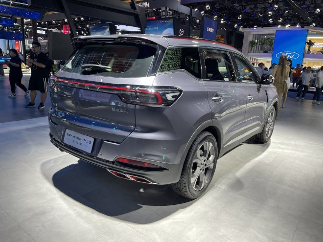 2023成都车展：全新一代瑞虎7PLUS冠军版/瑞虎7新能源冠军版上市