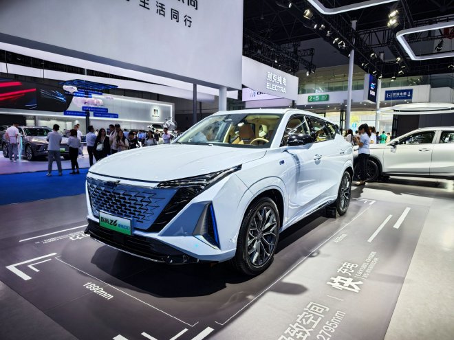 2023成都车展：长安欧尚Z6智电iDD亮相