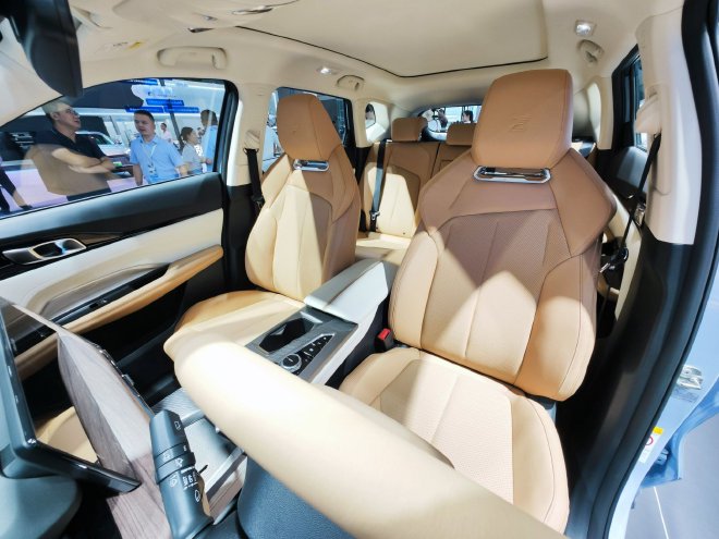 2023成都车展：长安欧尚Z6智电iDD亮相