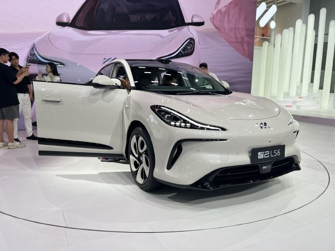 2023成都车展探馆：智己LS6即将全球首秀