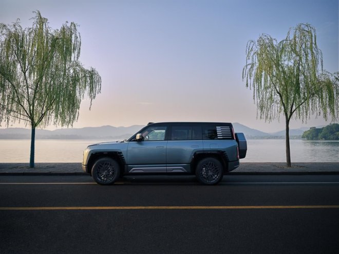 以自然宝石为灵感 仰望U8龙石绿漆面色彩解读