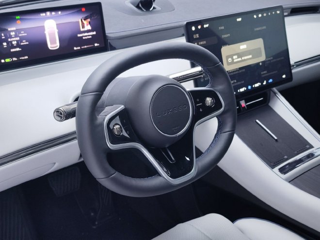 25.8万元起 华为智选车业务首款轿车智界S7正式开启预售