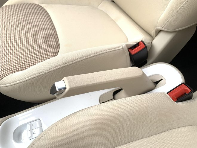 国民神车再进化 试驾宏光MINIEV第三代马卡龙