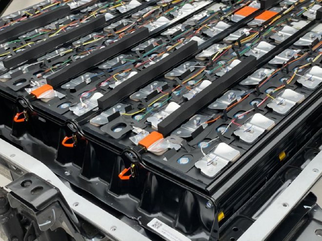 主打安全本色 一镜到底看五菱缤果拆车