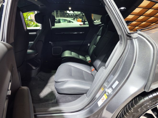 2024海口新能源车展：阿维塔12亮相