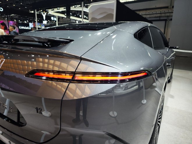 2024海口新能源车展：阿维塔12亮相