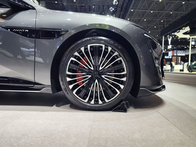 2024海口新能源车展：阿维塔12亮相