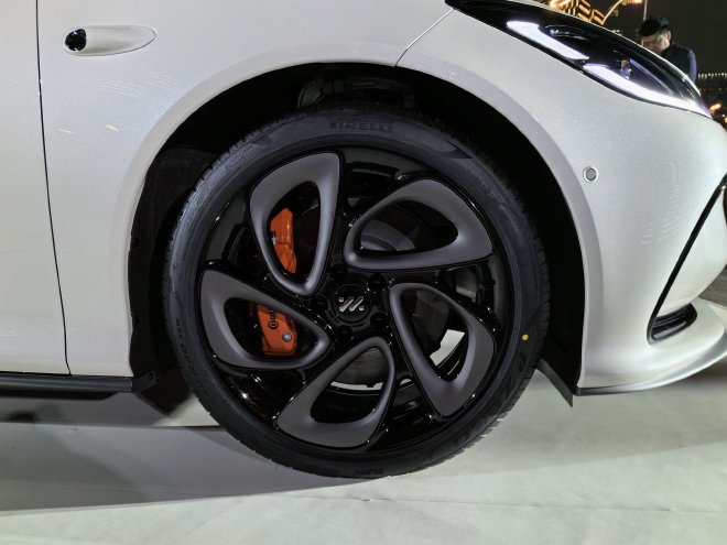 预售23-33万元 智己L6正式亮相