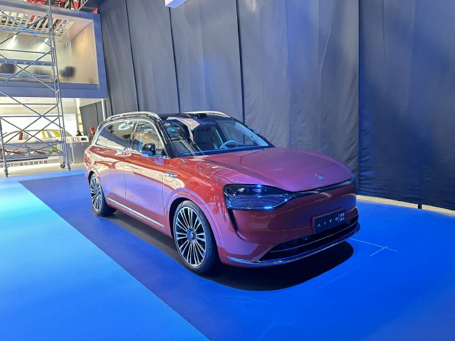 2024北京车展探馆：赛力斯展台携前沿技术亮相